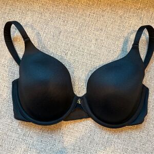 Victoria Secret 32D Black Lined Perfect Coverage Women's Bra.